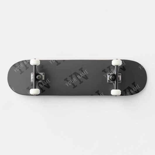 Moderner, dunkelgrauer Mit Monogramm Name/anderer Skateboard (Horizontal)