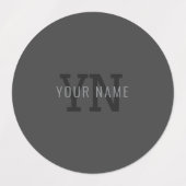 Moderner dunkelgrauer Mit Monogramm Name (oder and Etiketten (Design 1)