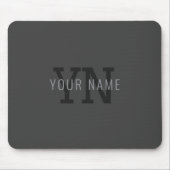 Moderner dunkelgrauer Mit Monogramm Name (oder and Mousepad (Vorne)