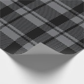 Moderner Dunkelgrauer und Schwarzer Tartan Kariert Geschenkpapier (Ecke)