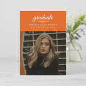 Moderner einfacher Script Orange Foto Abschluss Einladung (Stehend Vorderseite)