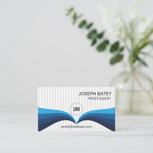 Moderner Eleganter Beruflicher Blue Wave QR Code Visitenkarte (Stehend Vorderseite)