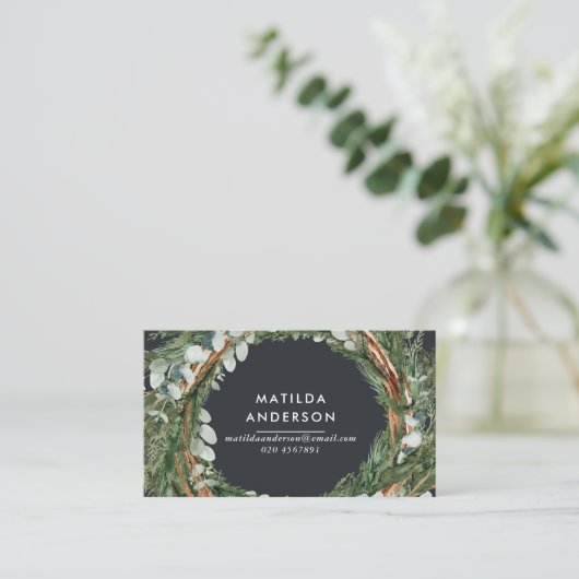 Moderner eleganter eukalyptus-botanischer Kranz Visitenkarte (Stehend Vorderseite)