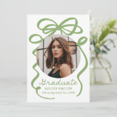 Moderner Eleganter Green Bow 2 Foto Abschluss Ankündigung (Stehend Vorderseite)