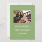 Moderner Eleganter Green Bow 2 Foto Abschluss Ankündigung (Rückseite)