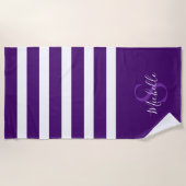 Moderner eleganter Lila Monogramm-Name Strandtuch (Vorderseite)