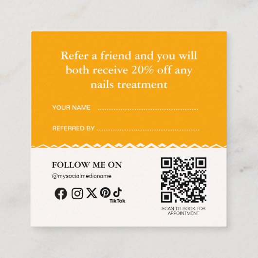 Moderner eleganter Orange White Floral Nail Artist Empfehlungskarte (Rückseite)