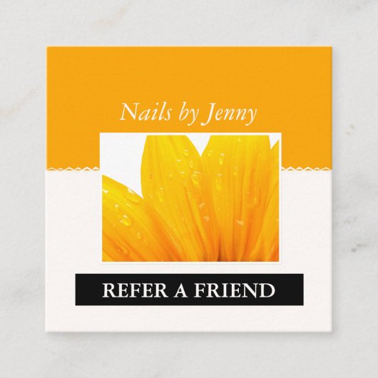 Moderner eleganter Orange White Floral Nail Artist Empfehlungskarte (Vorderseite)