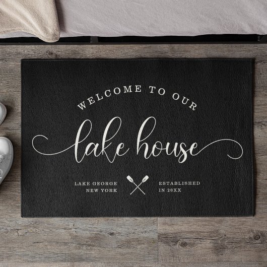 Moderner Empfang in unserem Lake House Pinselschri Fußmatte