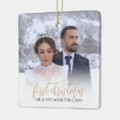 Moderner "First As Mr & Mrs." Foto Weihnachtsbaum Keramikornament (Links)
