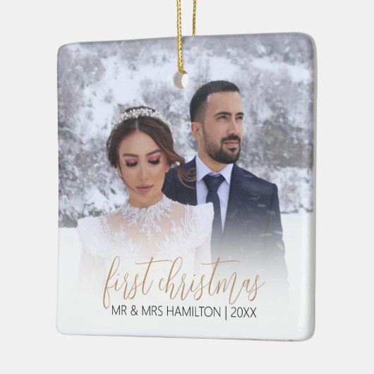Moderner "First As Mr & Mrs." Foto Weihnachtsbaum Keramikornament (Links)