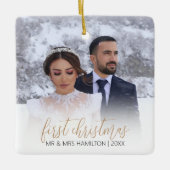 Moderner "First As Mr & Mrs." Foto Weihnachtsbaum Keramikornament (Vorderseite)
