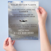 Moderner Flug, Flyer für Werbung in der Fluggesell (Hand)