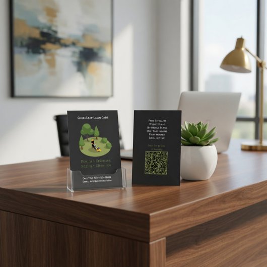 Moderner Flyer für Rasenmähservice mit QR-Code