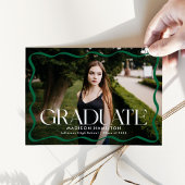 Moderner Foto-Abschluss für Green Wavy Frame Gradu Ankündigung