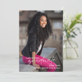 Moderner Foto-Abschluss für Script-Graduate Einladung (Stehend Vorderseite)