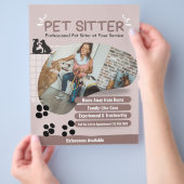 Moderner Foto Pet Sitter Flyer (Hand)