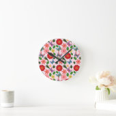 Moderner Frühlingsgarten Schmetterling Floral  Runde Wanduhr (Zuhause)
