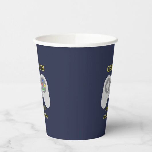 Moderner Gamer jeden Alters Pappbecher (Links)