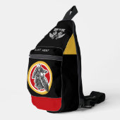 Moderner geborener Reiten mit schwarzem Senf Crossbody Bag (Rechte Ecke)