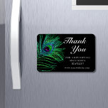 Moderner Glitzer Feather Boho Chic Vielen Dank Magnet<br><div class="desc">Der moderne Glitzer Feather Bho Chic Dankeschön Sie Small Business Promotional Magnet bietet Pfauenfedern in grün, blau und lila auf schwarzem Hintergrund mit dem Text "Danke" in eleganter moderner Kalligrafie-Weiß-Schrift. Alle Text- und Hintergrundfarben sind anpassbar. Personalisieren Sie diese, indem Sie den Text in dem dafür vorgesehenen Textfeld bearbeiten. Von Evco...</div>