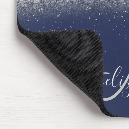Moderner Glitzer Ombre Silver Monogram Navy Blue Mousepad (Ecke)