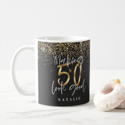 Moderner Glitzer Schwarz und Gold 50. Kaffeetasse (Mit Donut)