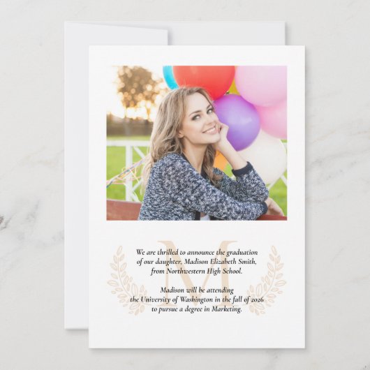 Moderner Gold Monogram Graduate Foto Abschluss Ankündigung (Rückseite)