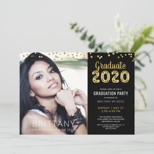 Moderner Goldballon Nummer 2020 Schwarzer Abschlus Einladung (Stehend Vorderseite)