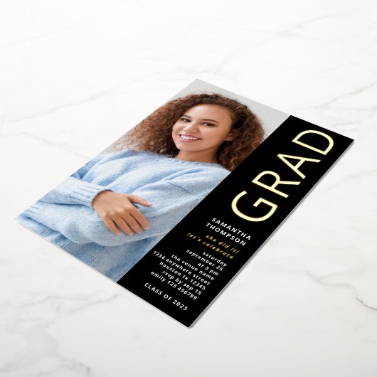 Moderner Grad 2025 Foto Abschluss Black Gold Real Folieneinladung (Gedreht)