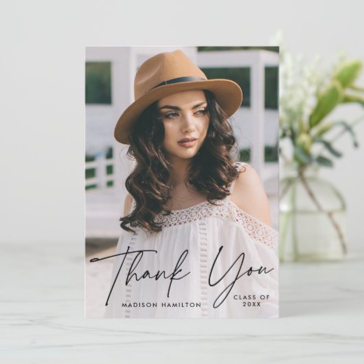 Moderner Graduate Black Script Foto Abschluss Dankeskarte (Stehend Vorderseite)