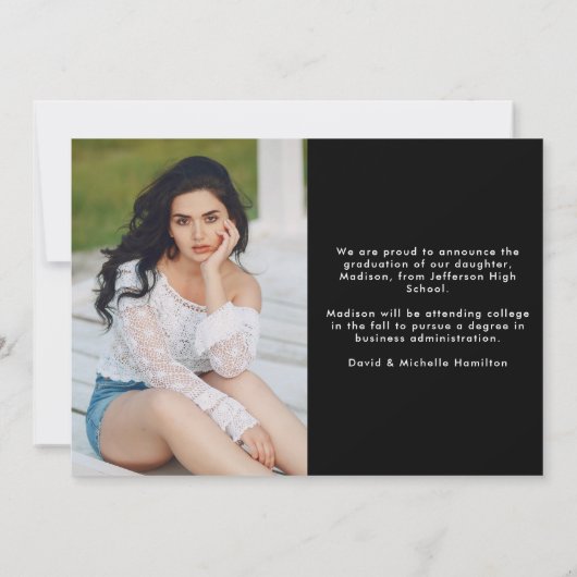 Moderner Graduate Black Typografy Foto Abschluss Ankündigung (Rückseite)