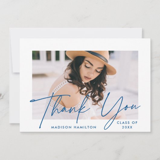Moderner Graduate Blue Script Foto Abschluss Dankeskarte (Vorderseite)