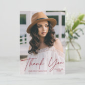 Moderner Graduate Burgundy Script Foto Abschluss Dankeskarte (Stehend Vorderseite)