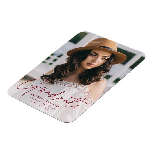 Moderner Graduate Burgundy Script Foto Abschluss Magnet (Linke Seite)