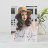 Moderner Graduate Navy Script Foto Abschluss Dankeskarte (Stehend Vorderseite)