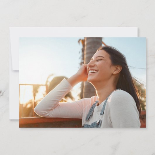 Moderner Graduate Script Foto Abschluss Einladung (Rückseite)