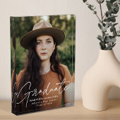 Moderner Graduate White Script Abschluss Fotoblock