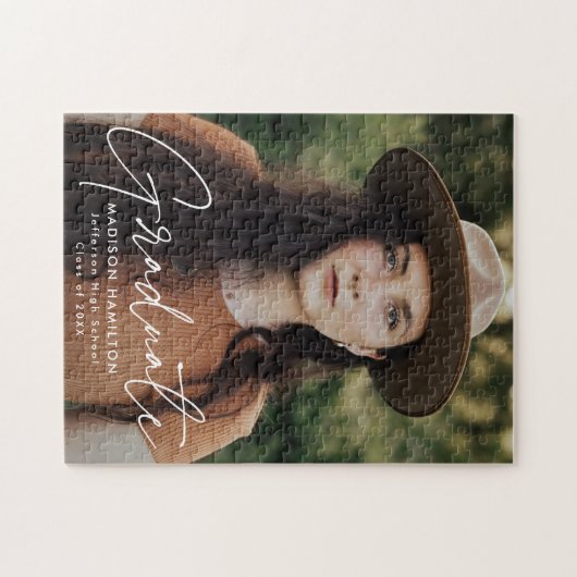 Moderner Graduate White Script Foto Abschluss Puzzle (Horizontal)
