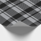 Moderner Grauer und Schwarzer Tartan Kariert Geschenkpapier (Ecke)