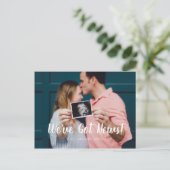 Moderner Green Script Schriftart Wir haben News Pr Ankündigungspostkarte (Stehend Vorderseite)