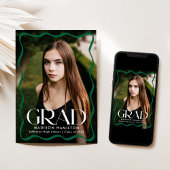 Moderner Green Wavy Frame Grad 2 Foto Abschluss Ankündigung