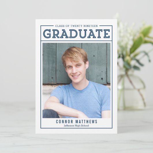 Moderner GRÖSSERER FARBEN-Abschluss Einladung (Stehend Vorderseite)