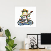 Moderner, grüner Frosch mit Gitarre auf dem Rad Poster (Heimbüro)