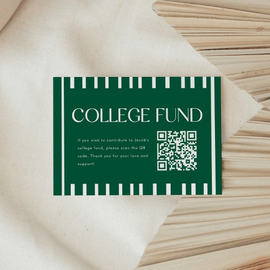 Moderner grüner gestreifter QR-Code für den Hochsc Begleitkarte