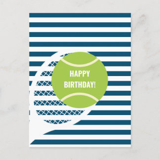 Moderner grüner Tennisball gestreift Geburtstag Postkarte
