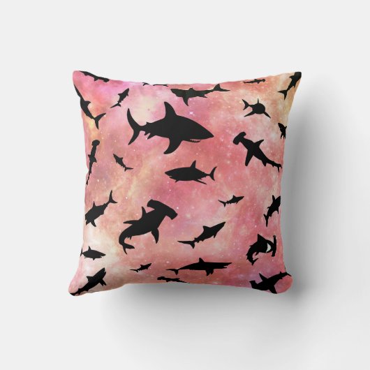 Moderner Hai-Kiefer unter der Meergalaxie Kissen (Rückseite)