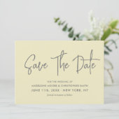 Moderner, hellgelber Kalligrafie-Scannercode Save The Date (Stehend Vorderseite)