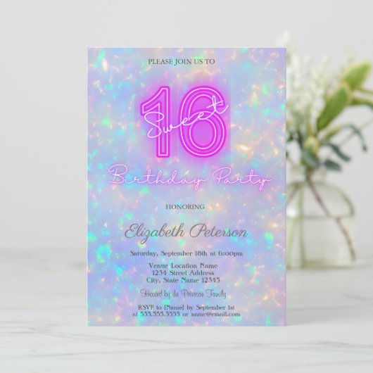 Moderner holografischer Iridescent Neon Sweet 16 Einladung (Stehend Vorderseite)