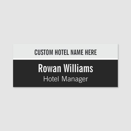 Moderner Hotelmitarbeiter Namensschild (Vorderseite)